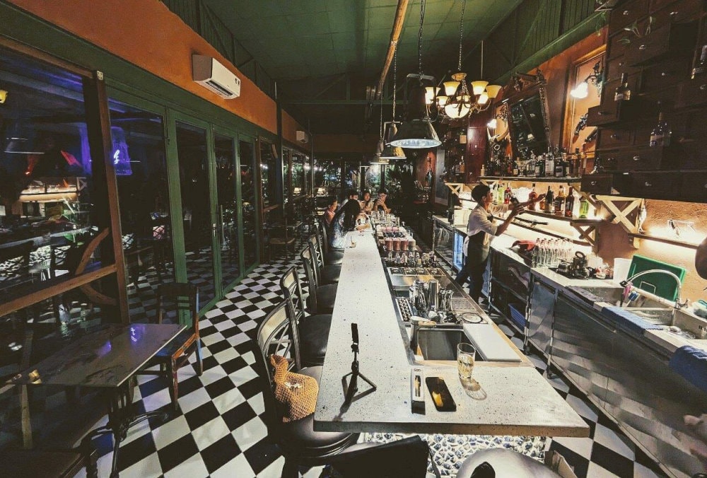 Firebirds brings a touch of old-school charm to Danang’s vibrant cocktail scen